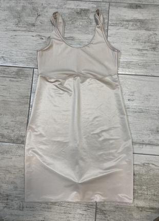 Утягивающее платье