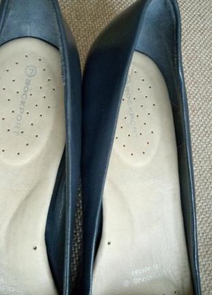 Шкіряні красиві туфлі на каблуку лодочки rockport (ecco) оригінал)5 фото