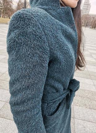Зимнее пальто из длинноворсовой шерсти4 фото