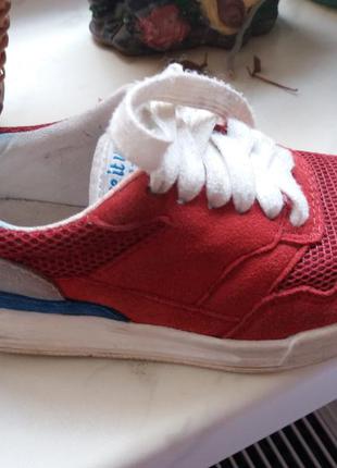 Продам фірмові кросівки zara