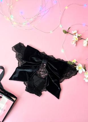 Безумные сексуальные трусики с бархатным бантом lace&velvet bow ouvert cheekini panty vs1 фото