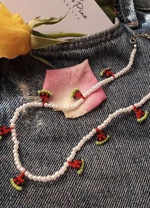 Яскравий літній аксесуар чокер з кавунами з бісеру і перловим намистом