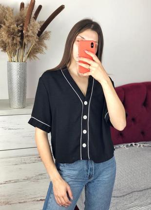 Чёрная свободная блуза с кантом и пуговицами 1+1=37 фото