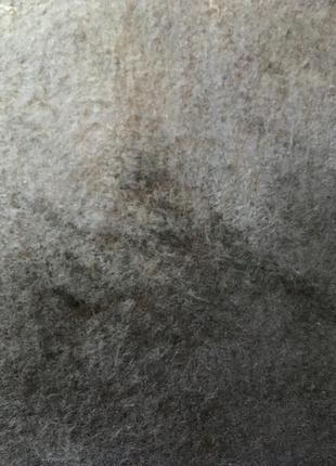 Валяный жилет из шерсти альпаки и верблюда серый градиент с декором.6 фото