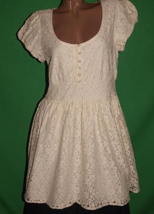 Гиппюровое платье (м замеры) молочного цвет на подкладе, отлично смотрится