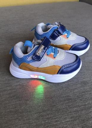 Класна моделька з мигалками💡 від tom.m😍💙🧡