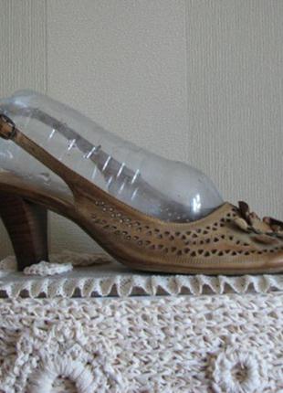 Кожанные туфли с открытой пяткой р 38-39