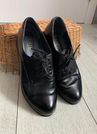 Кожаные туфли на шнуровке 24,3 см