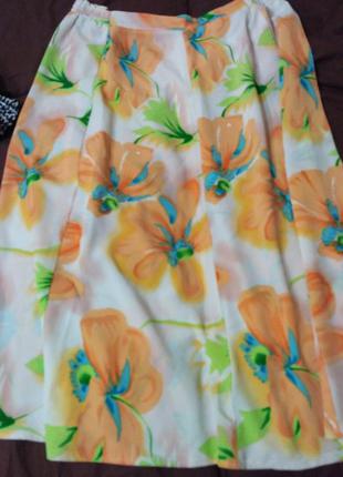 Новая качественная яркая красивая юбка на лето с крупными цветами большого размера