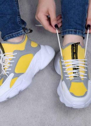 Стильні жовті кросівки на платформі товстій підошві масивні модні кроси