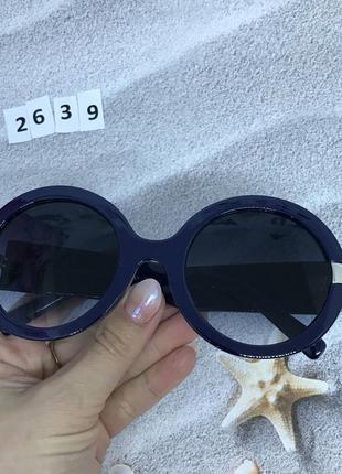 Круглі сонцезахисні окуляри чорні у синій оправі к. 26393 фото