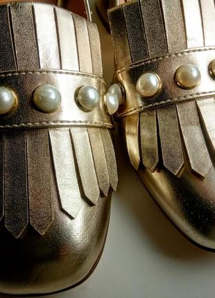 Золотые лоферы с жемчугом туфли на скошенном каблуке by very6 фото