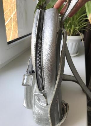 Кожаный рюкзачок серебро3 фото