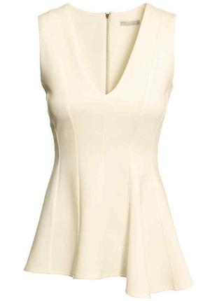 Стильныц кремовий топ з акцентом на талії і асиметричною баскою від h&m4 фото