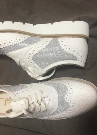 Туфли оксфорды {броги}.