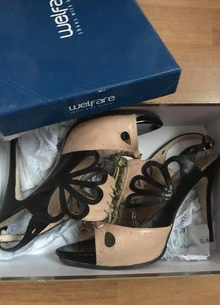 Босоніжки шкіряні