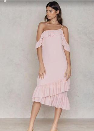 Розовое нежное ассиметричное платье с воланами
