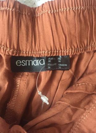 Карамельные брюки с правильными защипами штаны летние струящиеся