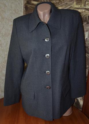 Стильный, серый пиджак