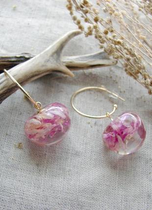 Серьги в виде розовых вишен с лепестками сережки вишни цвет золото3 фото