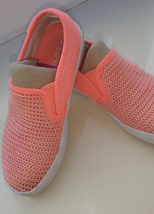 Неоновые мокасины carters.