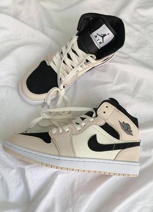 Кросівки nike  air jordan 1 beige/black кроссовки