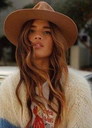 Стильний капелюх-федора)