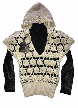 В'язана вовняна жилетка з капюшоном