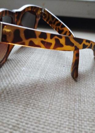 Очки солнцезащитные в леопардовой оправе3 фото