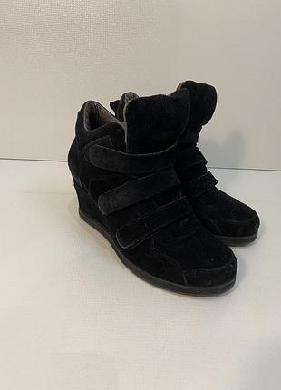 Женские кроссовки сникерсы
