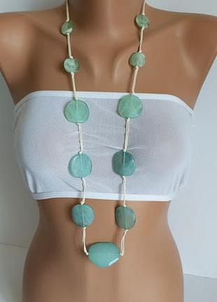 Нежные бусы на шнуре . длина 95 см.