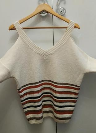 Свитер с открытыми плечами