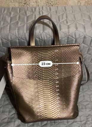 Кожаный рюкзак золотистый с тиснением под кожу рептилии6 фото
