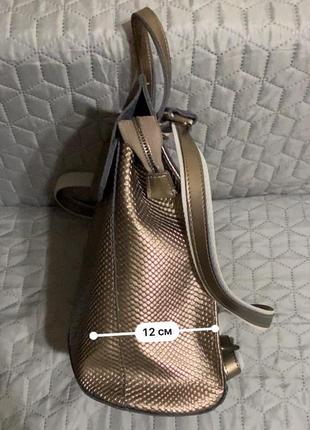 Кожаный рюкзак золотистый с тиснением под кожу рептилии8 фото