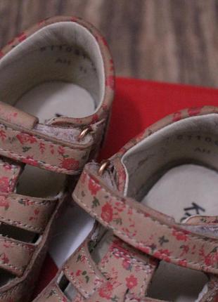 Красивые натуральные кожаные летние туфли босоножки на малышку для первых шагов5 фото