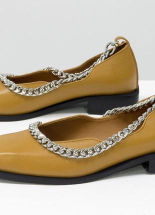 Дизайнерские туфли с квадратным носком из натуральной кожи табачного цвета ,с цепочкой2 фото