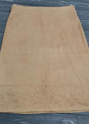 Шикарная замшевая юбка с вышивкой