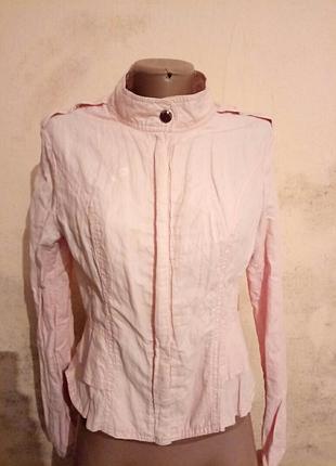 Розовая ветровка