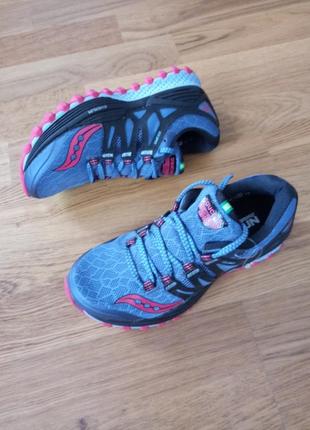 Трекінгові кросівки нові saucony xodus iso series s10325-2/ розм.37оригінал)