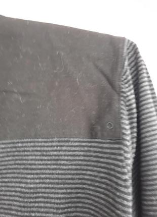 V свитер темный в полосочку5 фото