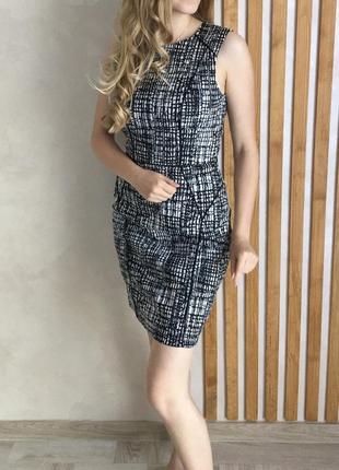 Стильна сукня з красивими плечиками