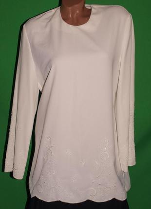 Плотная блуза (м замеры), молочно-белая, обшита бисером, красивая, замечательно смотрится3 фото