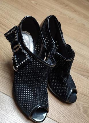 Туфлі жіночі; босоніжки; мешти; туфли; босоножки