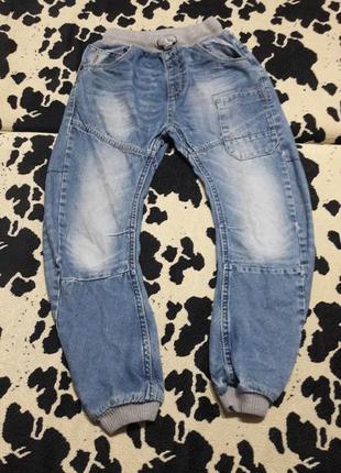 Фирменные джинсы-узкачи  8-10лет