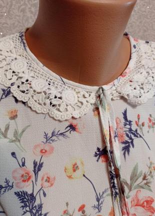 Блузка блуза в квітковий принт з мереживом2 фото