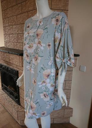Платье h&m прямого кроя из вискозы с вырезом лодочкой в цветочный принт  eur 423 фото