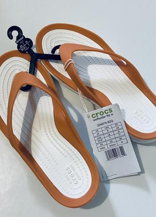 Стильні шльопанці/в'єтнамки від crocs
