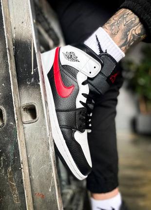 Женские кроссовки nike air jordan 1 mid "black chile red/white"