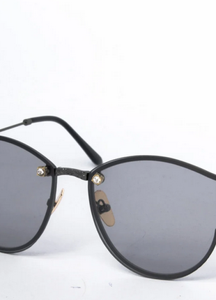 Женские солнцезащитные очки черные