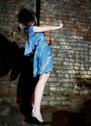 Шовкове міні сукня натуральний шовк spotlight коротке з рюшами на одне плече в смужку6 фото